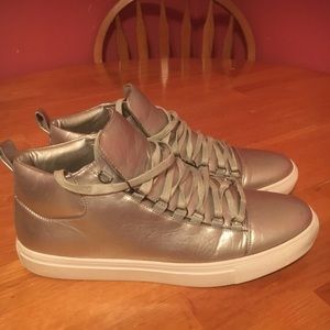 **SOLD**Beverly Hills Polo Club silver high-tops in a size 13 US. Worn 3x.